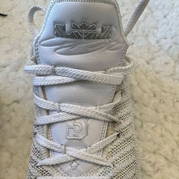 Nike Lebron  16 buzz light year - Picture 2 of 7